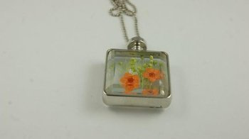 Wisiorek z kwiatami W122