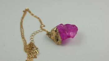 Wisiorek z różowym kamieniem  W116