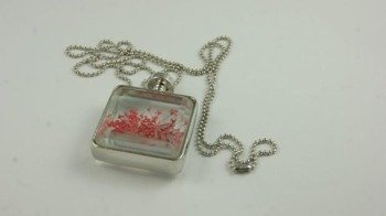 Wisiorek z kwiatami W123