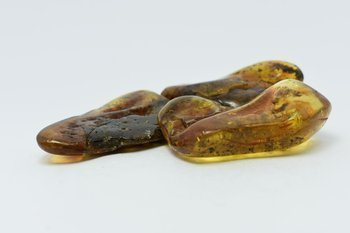 Zestaw trzech bryłek bursztynu bałtyckiego 96 g