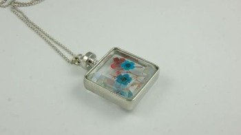 Wisiorek z kwiatami  W120