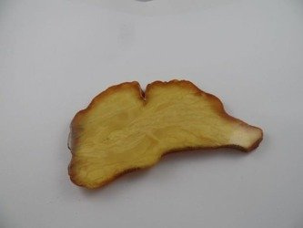 plaster z dużej bryły bursztynu wielokolorowy