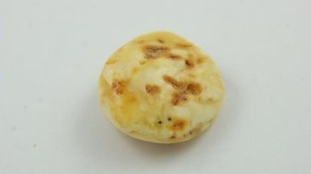 BURSZTYN BAŁTYCKI BIAŁO ŻÓŁĆ POLEROWANY SZLIFOWANY