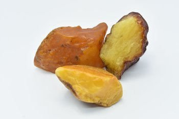 Zestaw trzech bryłek bursztynu bałtyckiego 272 g