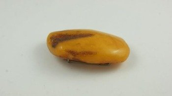 Broszka z bursztynem bałtyckim W129