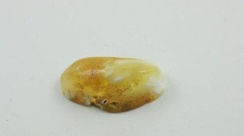 OWALNY KABOSZON WIELOKOLOROWY BURSZTYN BAŁTYCKI