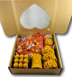 Zestaw świec na DZIEŃ KOBIET "Kwiatowa Miłość" świece z wosku pszczelego z tabliczką zapachową