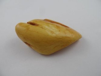 bryła bursztyn kolor biały pomarańczowy szlifowana