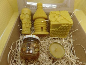 Zestaw prezentowy trzech świec lanych z wosku pszczelego