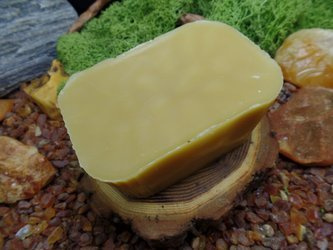 Wosk pszczeli do topienia w kształcie kostki mydła