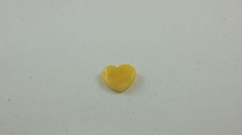 bursztyn bałtycki serce biały żółty mały antyk 0,7 g